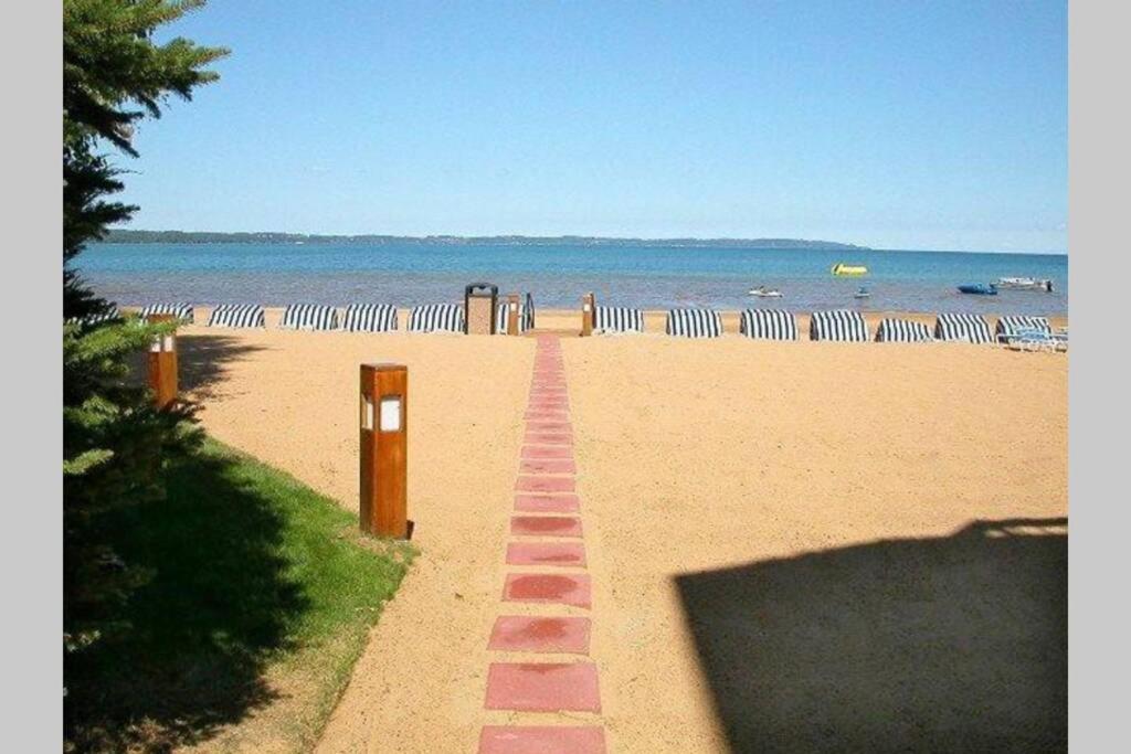 New Listing Beach Bliss 211! Stunning Bay View Traverse City Exterior photo