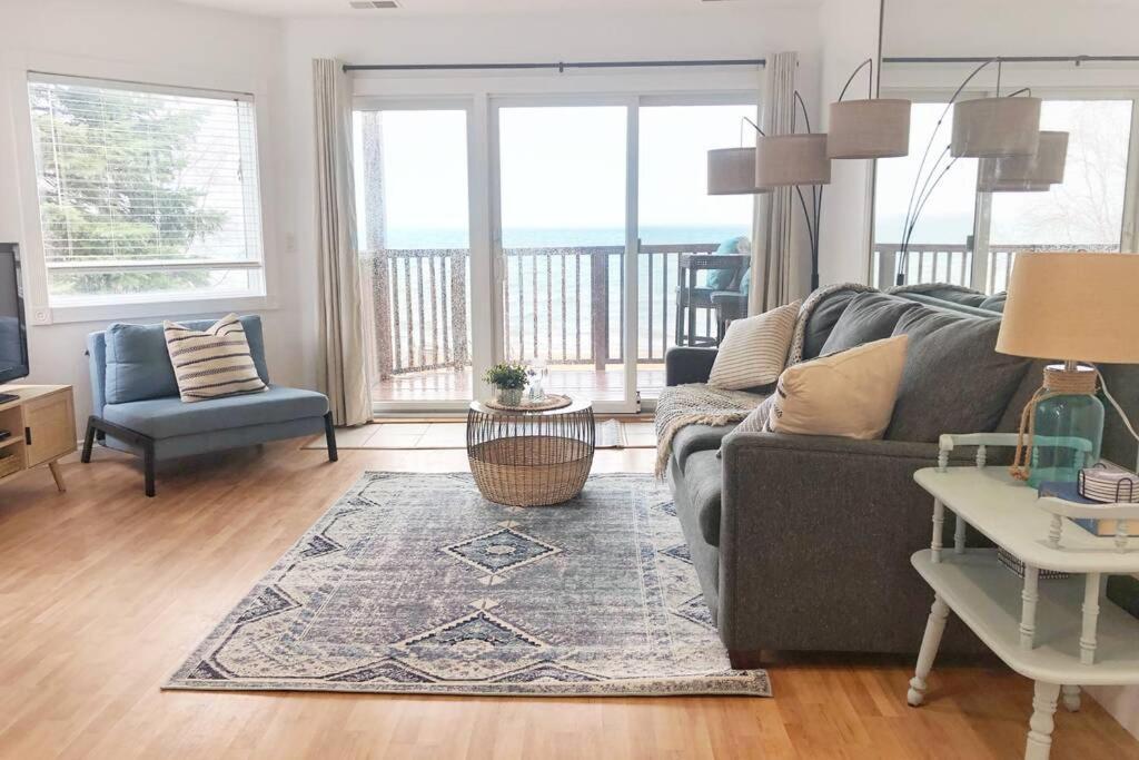 New Listing Beach Bliss 211! Stunning Bay View Traverse City Exterior photo