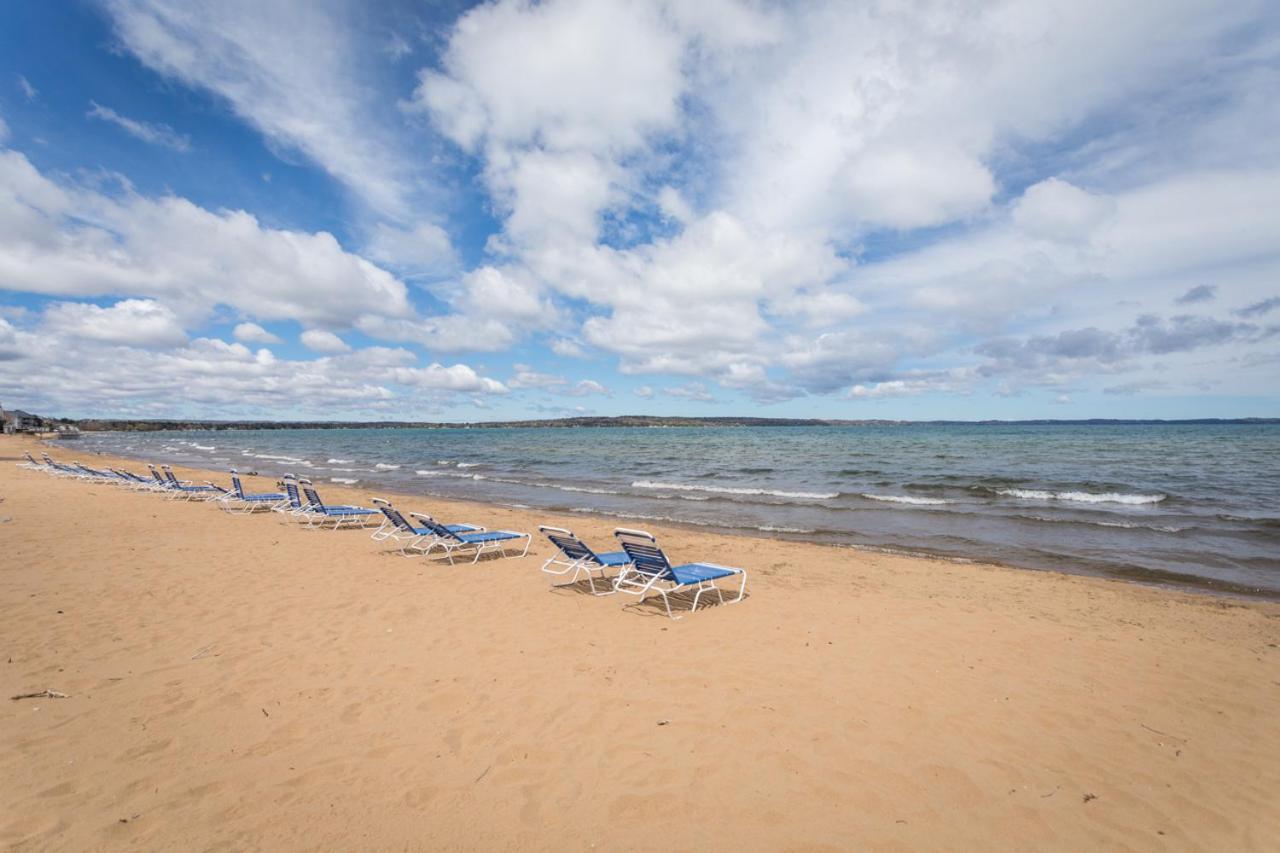 New Listing Beach Bliss 211! Stunning Bay View Traverse City Exterior photo